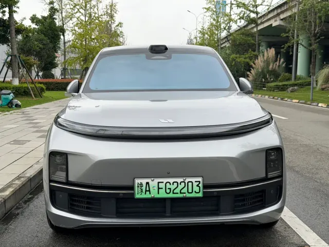 Li Auto L8 — Фото автомобиля 2