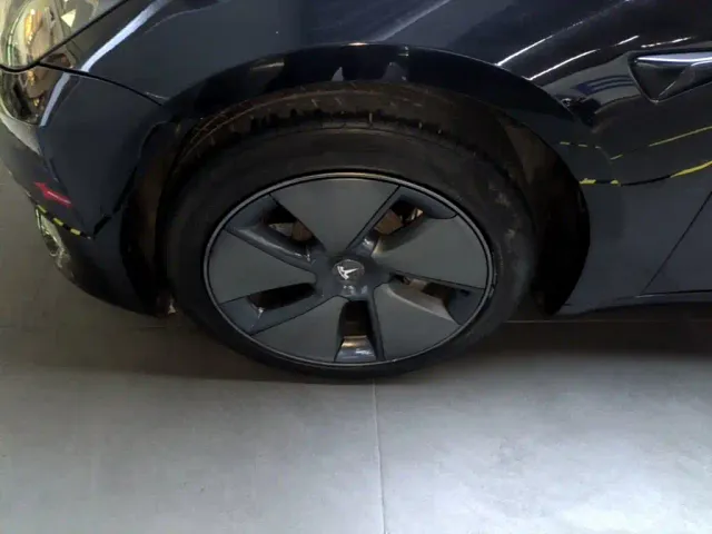 Tesla Model 3 — Фото автомобиля 22