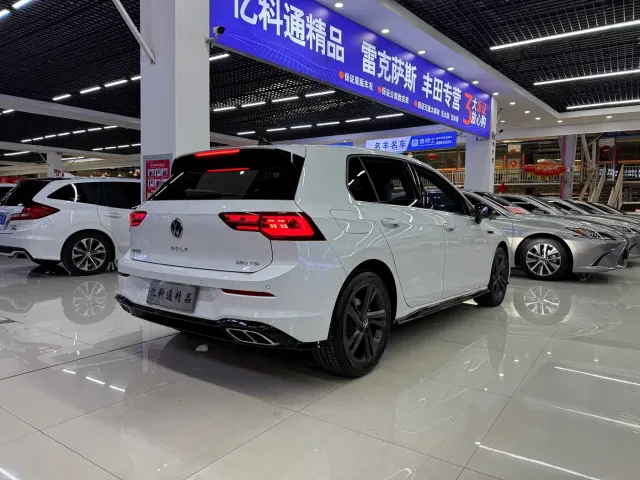 Volkswagen Golf — Фото автомобиля 5