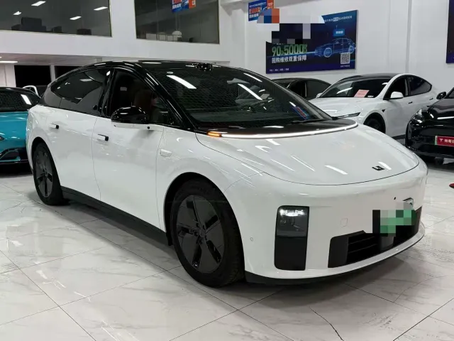 Li Auto i6 — Фото автомобиля 3
