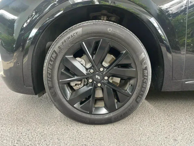 Li Auto L8 — Фото автомобиля 10