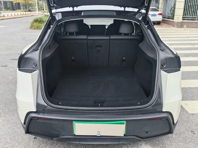 Tesla Model Y — Фото автомобиля 8