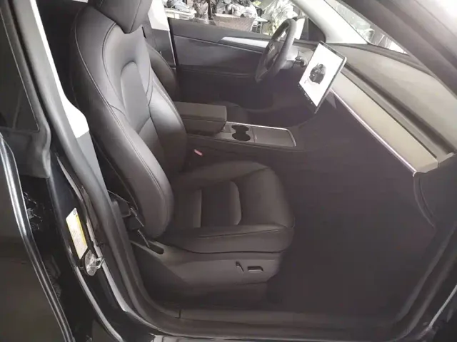 Tesla Model Y — Фото автомобиля 24