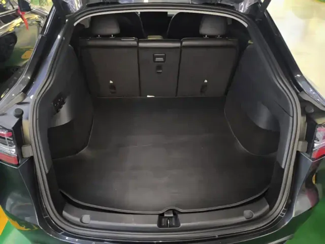 Tesla Model Y — Фото автомобиля 18