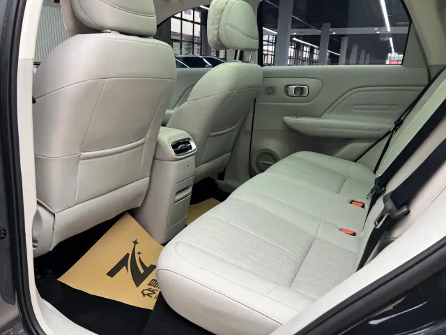 Leapmotor B10 — Фото автомобиля 12