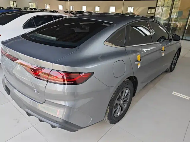 BYD Qin L — Фото автомобиля 6