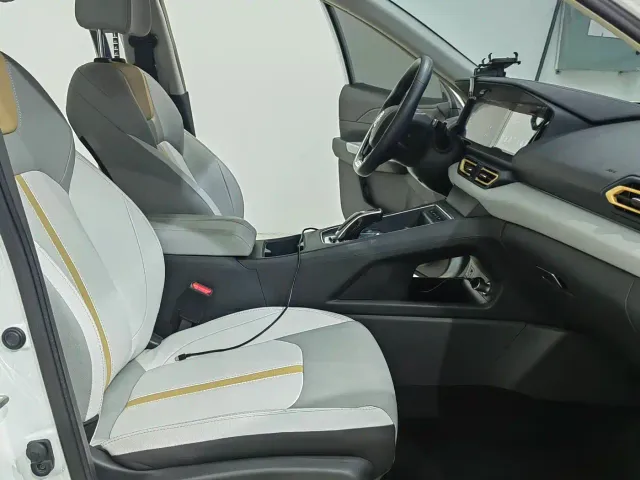 Dongfeng Fengshen E70 — Фото автомобиля 4