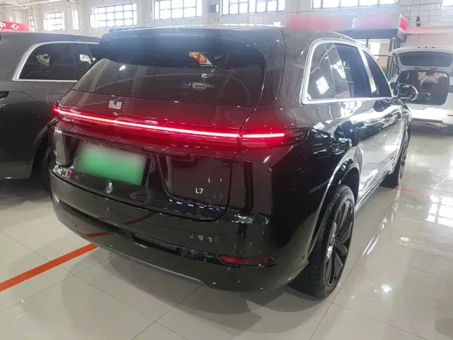Li Auto L7 — Фото автомобиля 6