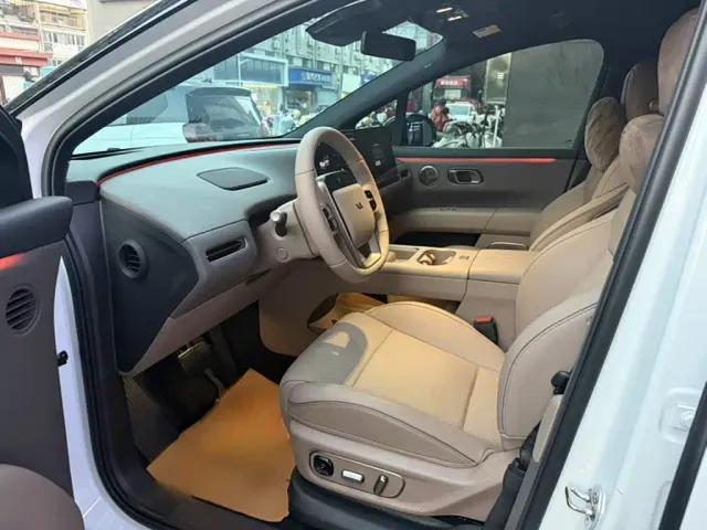 Li Auto i6 — Фото автомобиля 11