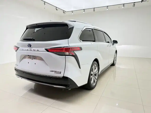 Toyota Sienna — Фото автомобиля 13