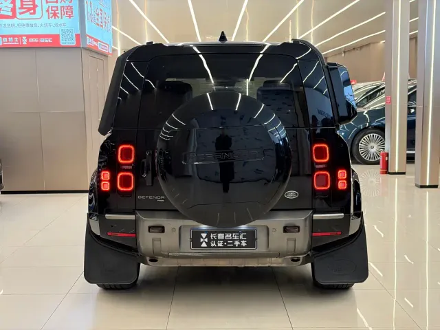 Land Rover Defender — Фото автомобиля 8