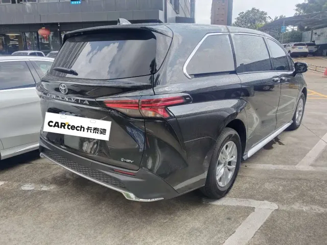 Toyota Granvia — Фото автомобиля 3