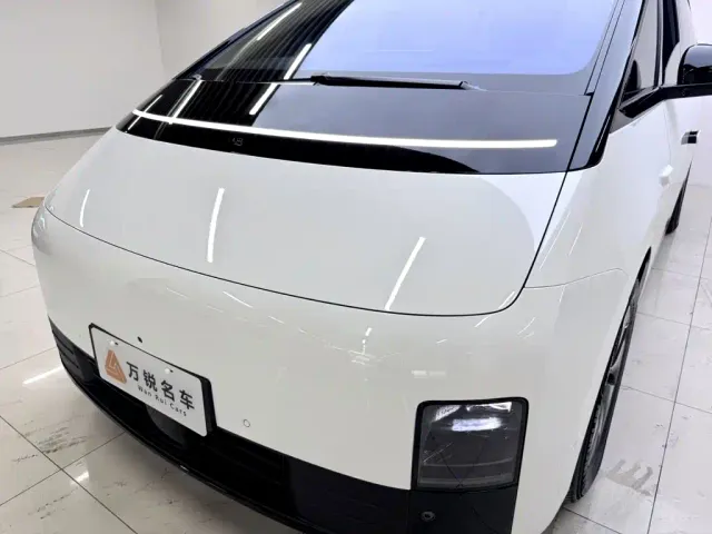 Li Auto MEGA — Фото автомобиля 6