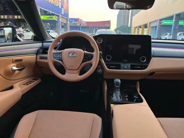 Lexus ES — Фото автомобиля 7