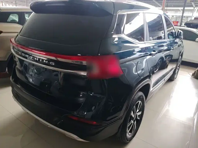 Forthing T5 — Фото автомобиля 6