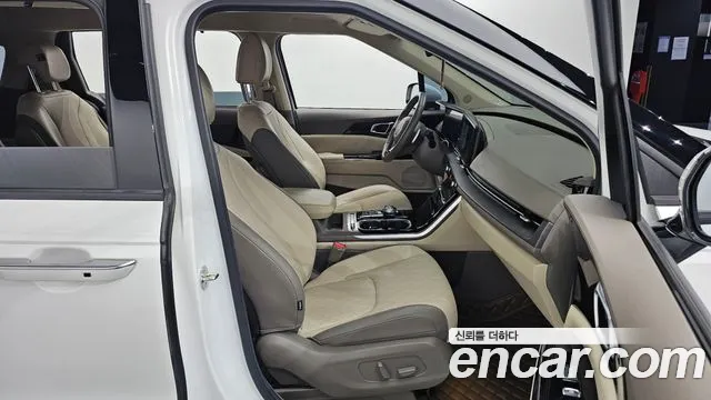 Kia Carnival Generation 4 — Фото автомобиля 11