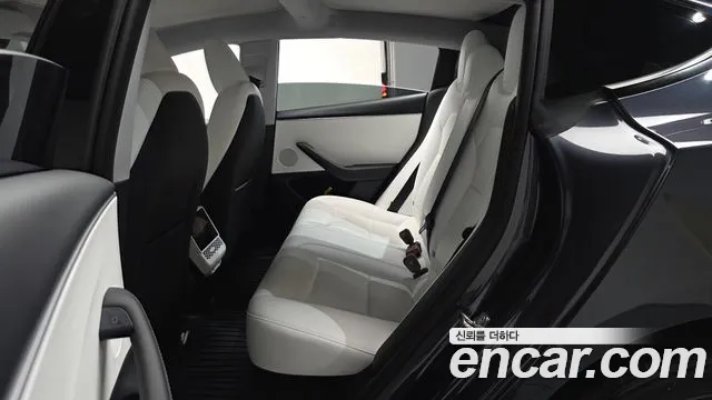 Tesla Model 3 — Фото автомобиля 17