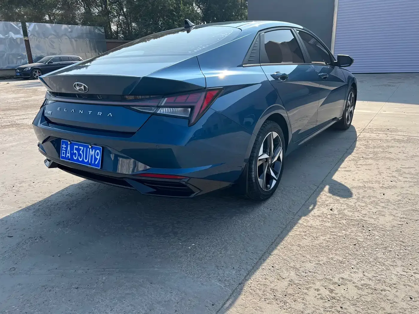 Hyundai Elantra 2022 1.5L CVT LUX Premium Edition — Фото автомобиля 5