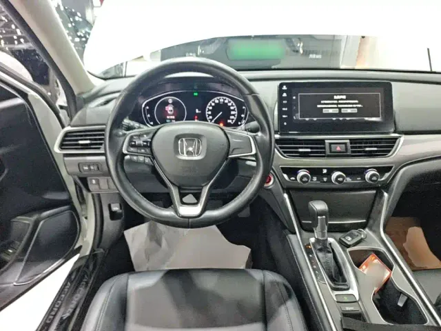 Honda Accord — Фото автомобиля 10