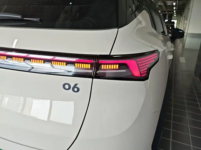 Lynk & Co 06 — Фото автомобиля 7