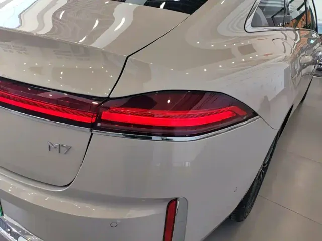 Roewe M7 DMH — Фото автомобиля 7
