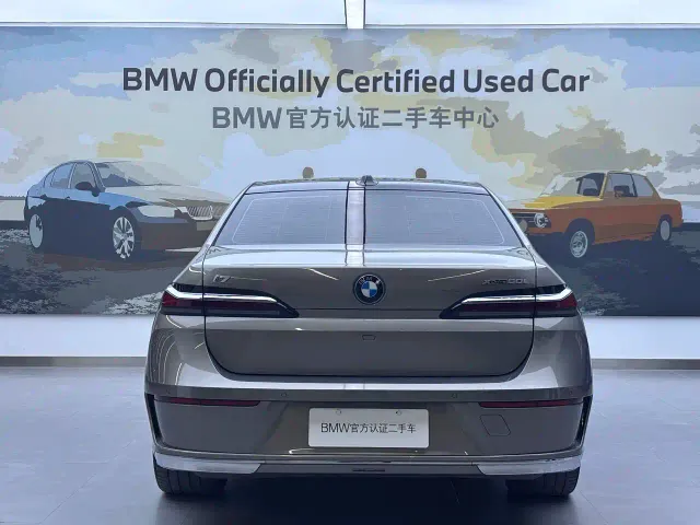 BMW i7 — Фото автомобиля 4