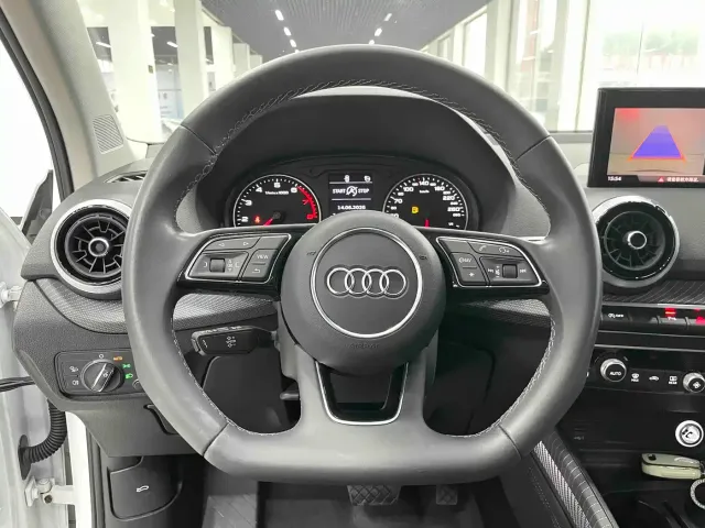 Audi Q2L — Фото автомобиля 8