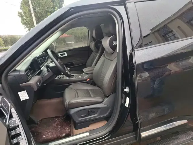 Ford Explorer — Фото автомобиля 7
