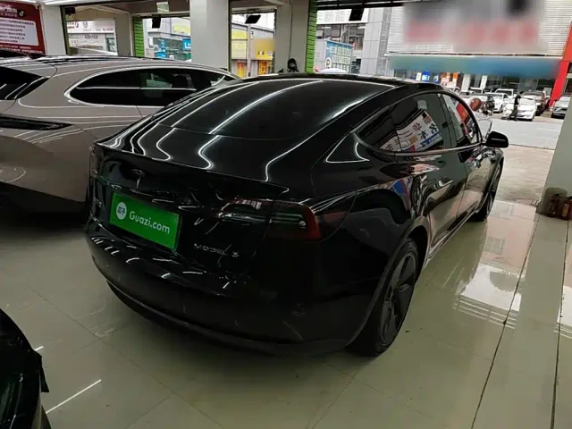 Tesla Model 3 — Фото автомобиля 6