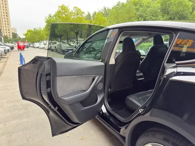 Tesla Model Y — Фото автомобиля 20