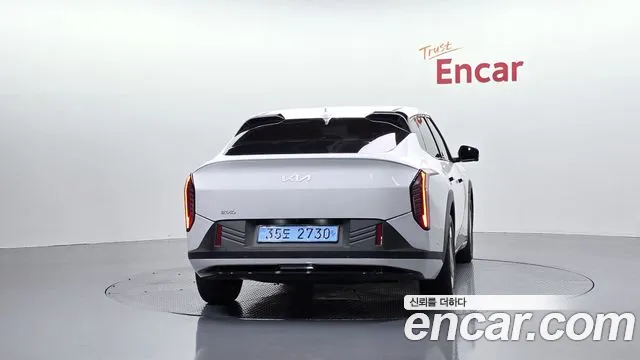 Kia EV4 — Фото автомобиля 2