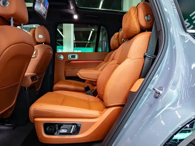 Li Auto L8 — Фото автомобиля 7