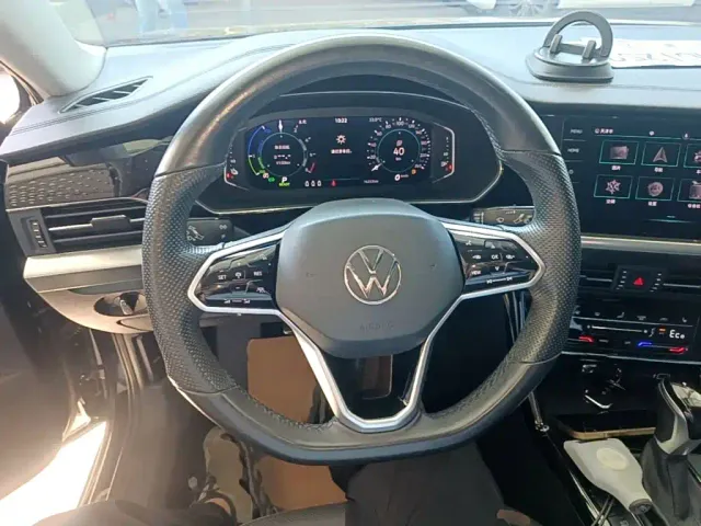 Volkswagen Passat — Фото автомобиля 10