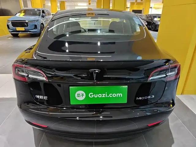 Tesla Model 3 — Фото автомобиля 5