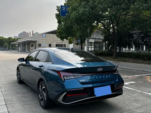 Hyundai Elantra — Фото автомобиля 4
