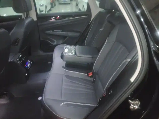 Volkswagen Passat 2024 380TSI Dragon Soaring Edition — Фото автомобиля 16