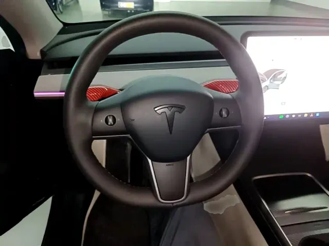 Tesla Model Y — Фото автомобиля 10