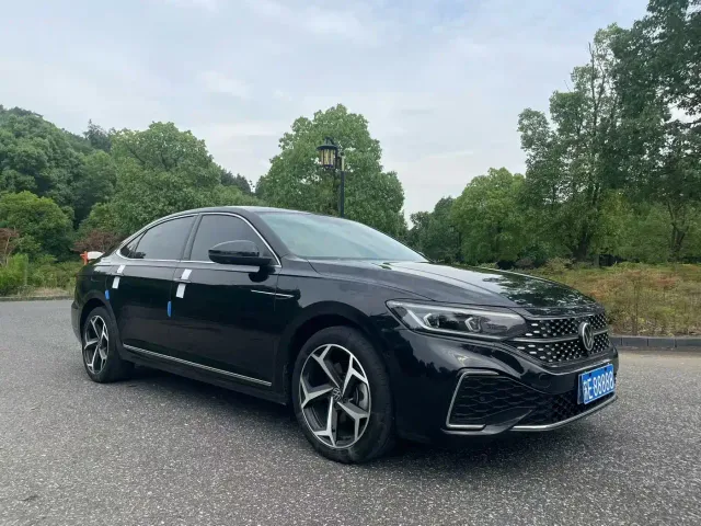 Volkswagen Passat — Фото автомобиля 3