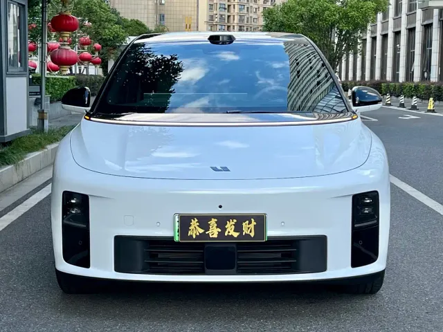 Li Auto i6 — Фото автомобиля 4