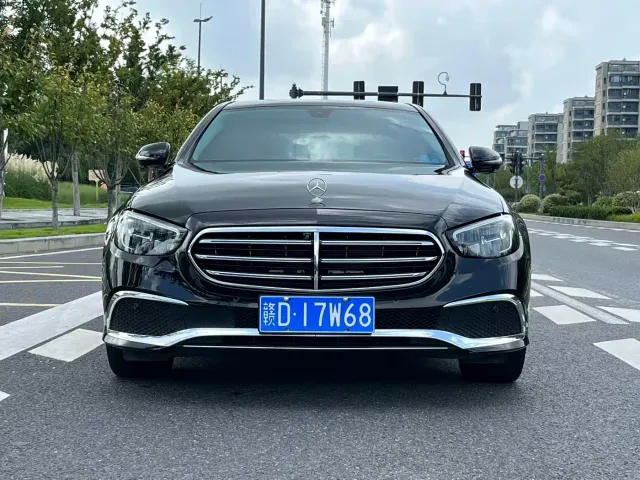 Mercedes-Benz E-Class — Фото автомобиля 2