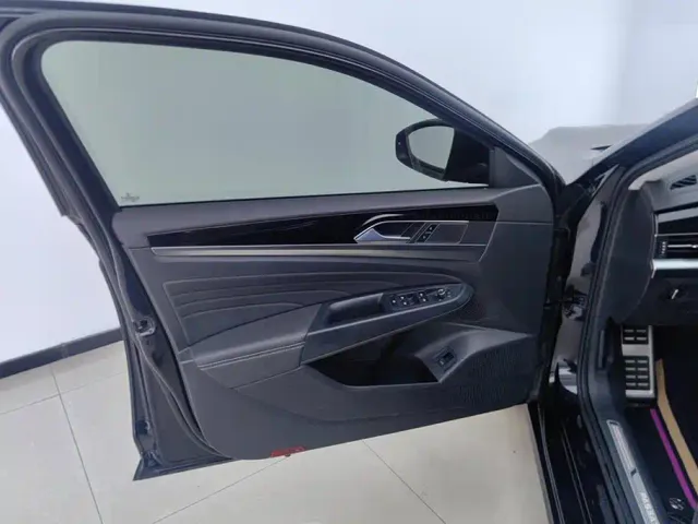 Volkswagen Passat — Фото автомобиля 7