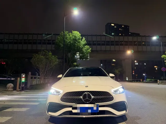Фотография автомобиля — Mercedes-Benz C-Class