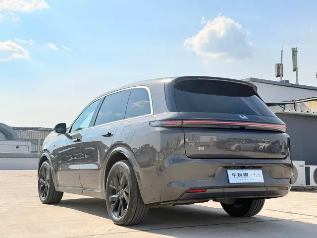 Li Auto L8 — Фото автомобиля 6