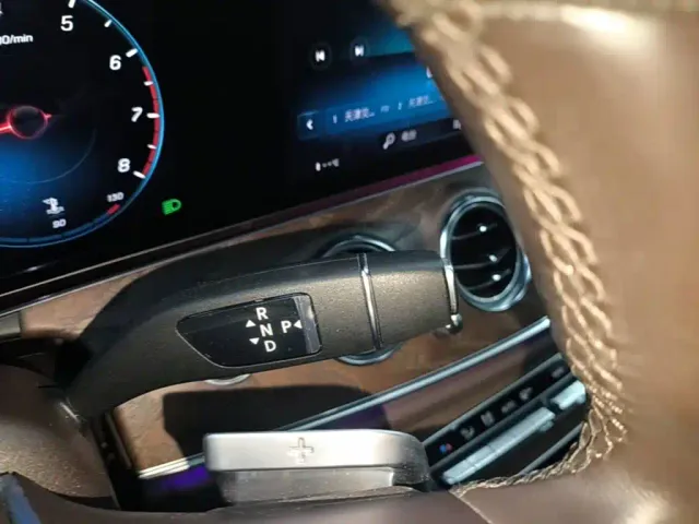 Mercedes-Benz E-Class — Фото автомобиля 13