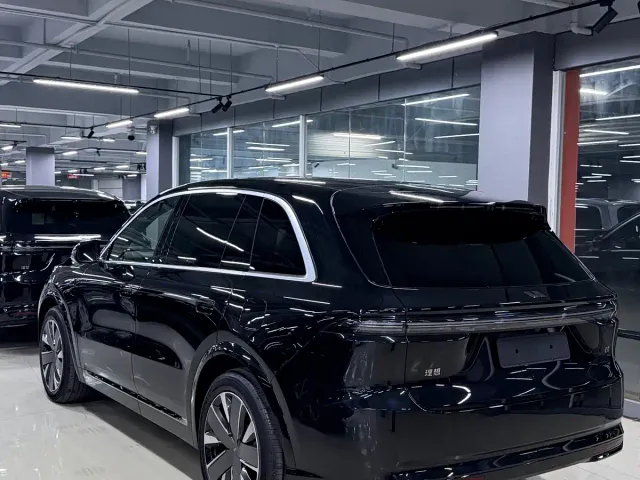 Li Auto L8 — Фото автомобиля 9