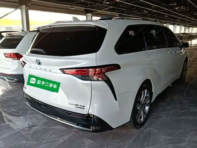 Toyota Toyota Sienna 2021 2.5L Hybrid Ultimate Edition — Фото автомобиля 6