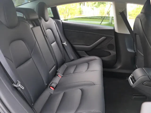 Tesla Model 3 — Фото автомобиля 21