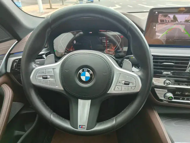 BMW 5 Series — Фото автомобиля 9