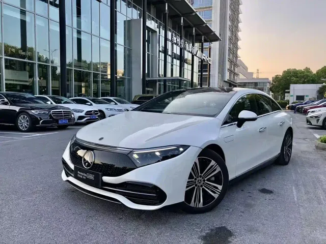 Фотография автомобиля — Mercedes-Benz EQS