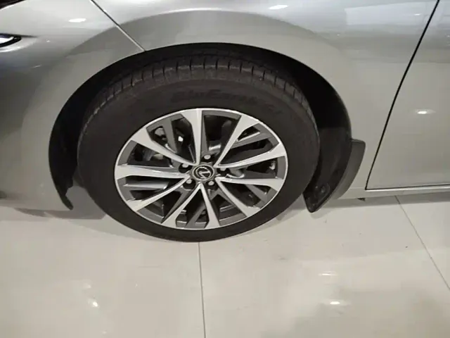 Lexus ES — Фото автомобиля 22